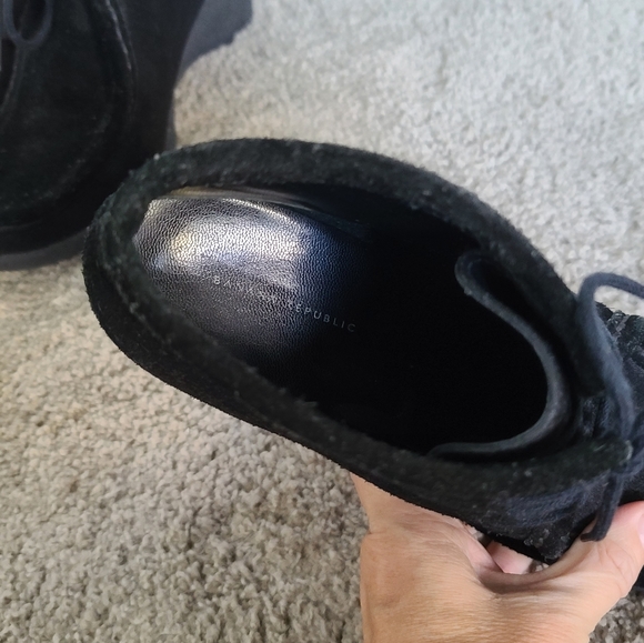 Like new, Banana Republic rare VTG suede wedge booties size 7 - Picture 2 of 8